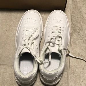 Vegan NAE women’s size 9 sneakers like new
